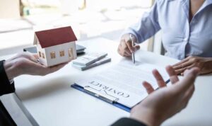 Descubre cómo es el contrato de compra venta de una casa.