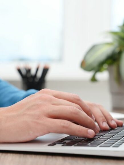 Máster en Escritura Persuasiva y Copywriting + Máster en Inteligencia Artificial Aplicada al Marketing y al SEO – Doble Titulación – Diploma Autentificado por Notario Europeo –