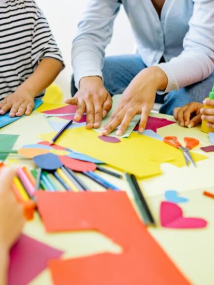 Auxiliar de Educación Infantil y Preescolar + Certificación Experto en IA para la Educación y la Docencia