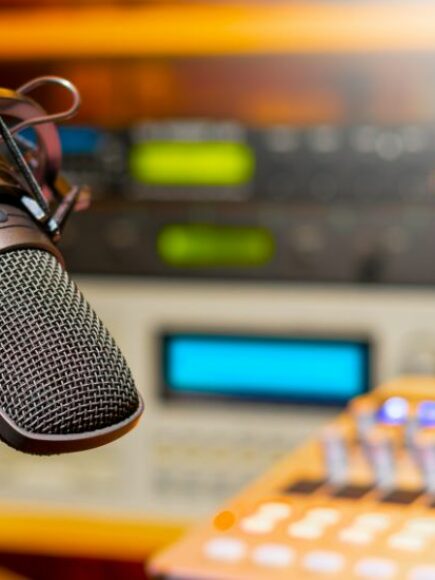 Máster en Podcasting + Certificación Experto En Community Management – Doble titulación – Diploma Autentificado Por Notario Europeo –