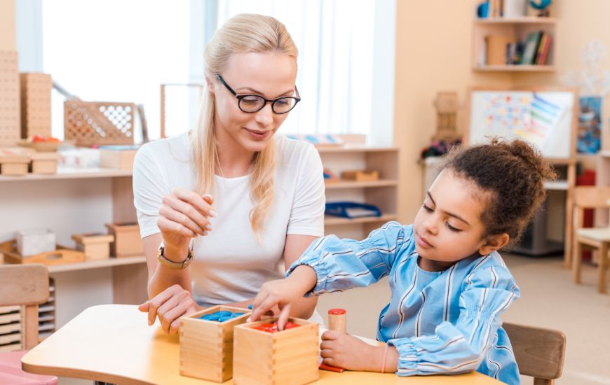 pedagogia-montessori-con-ia